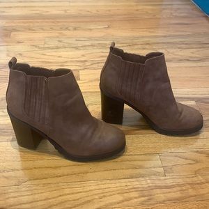 Cute, functional, brown pseudo sueded-like leather with chunky 3.5” heel